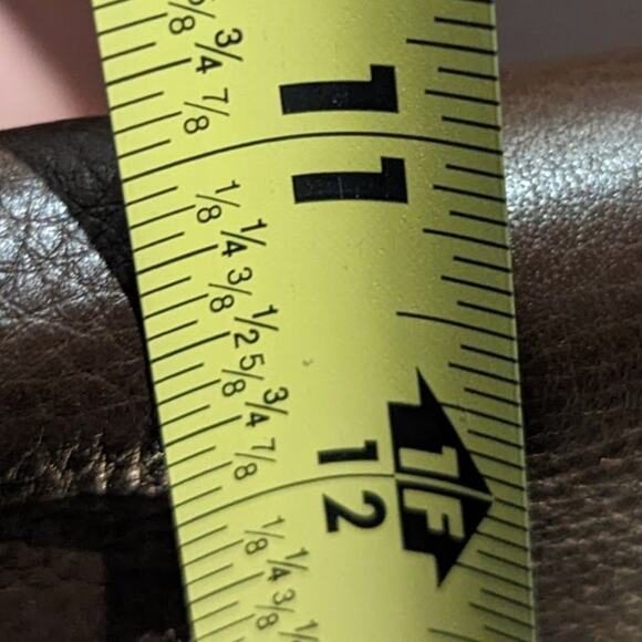 Liz Claiborne New York Crossbody Brown Pebbled Leather Bag in Like New Condition - Picture 10 of 12